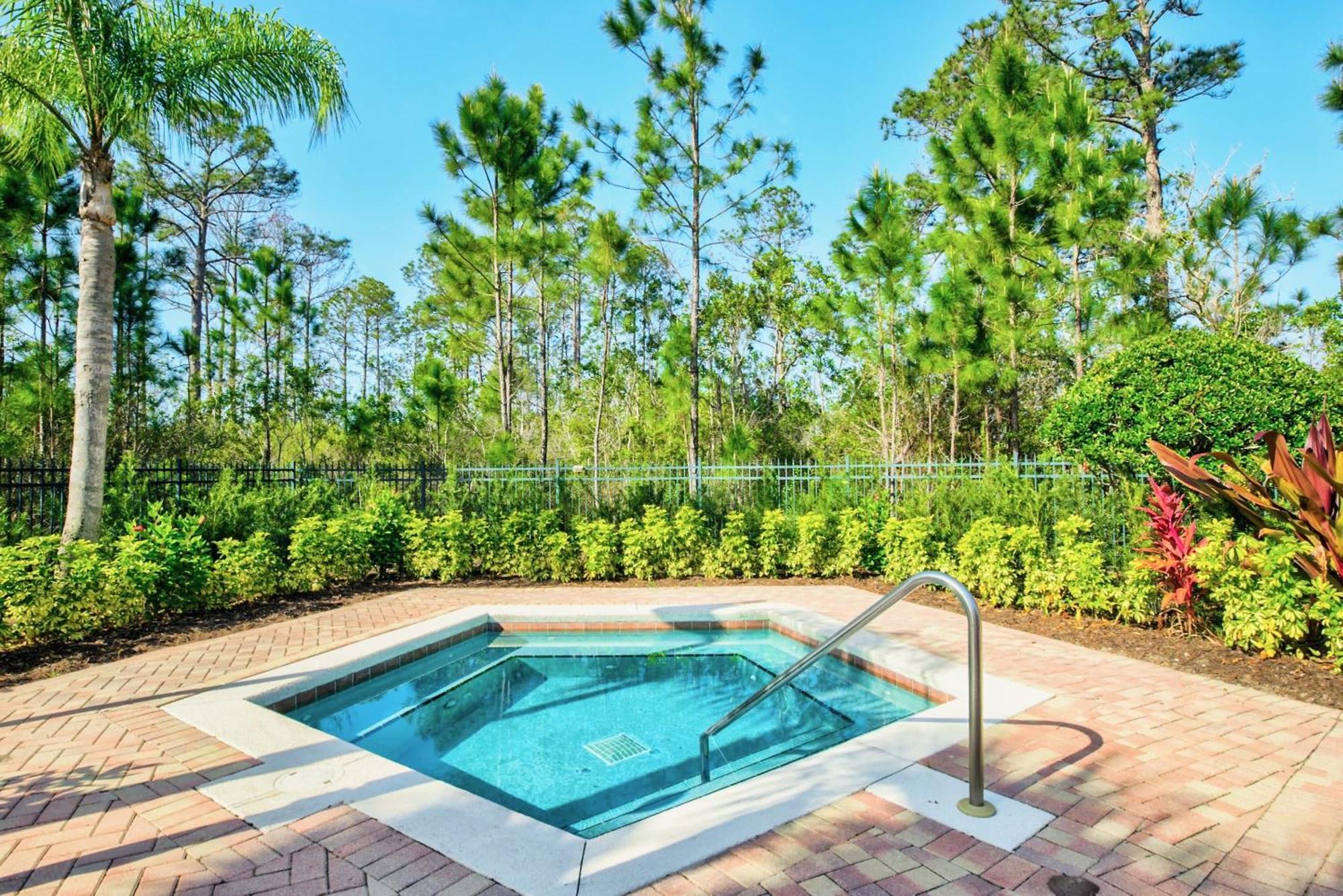 Bright Condo - 2Br With Pool & Hot Tub, Near Disney! Orlando Bagian luar foto